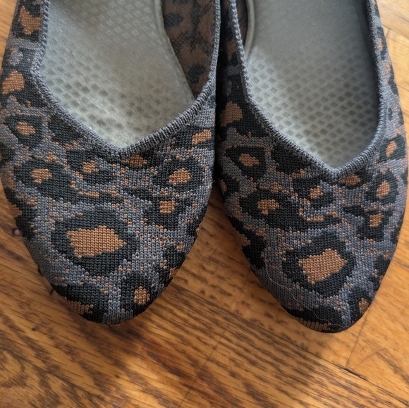 Sketchers,  Leopard Print Fabric Flats - Picture 2 of 7